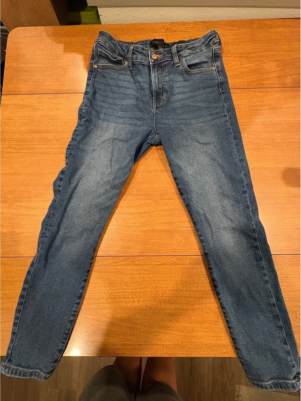 Kendall + Kylie Ultra Babe Skinny Jeans -Size 7/28-225